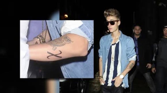 Justin Bieber got a new Greek tattoo, the Greek letter X