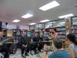 - Grigoris Maninakis & the Mikrokosmos Ensemble congratulated by Library Manager Florence Leung 