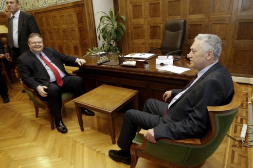 PASOK chief Evangelos Venizelos (L) and DIMAR leader Fotis Kouvelis are far apart