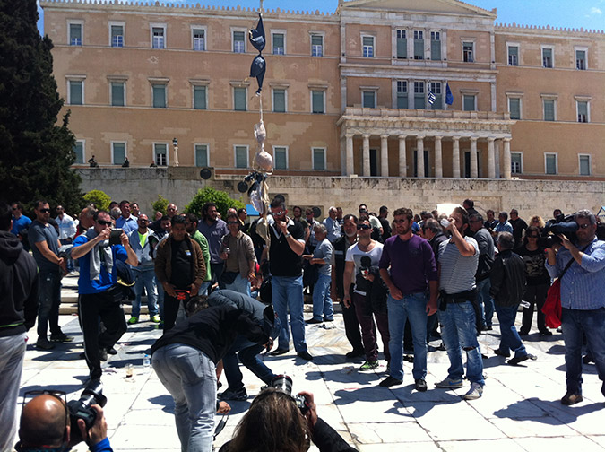 Greek-farmers-markets-employees-protest