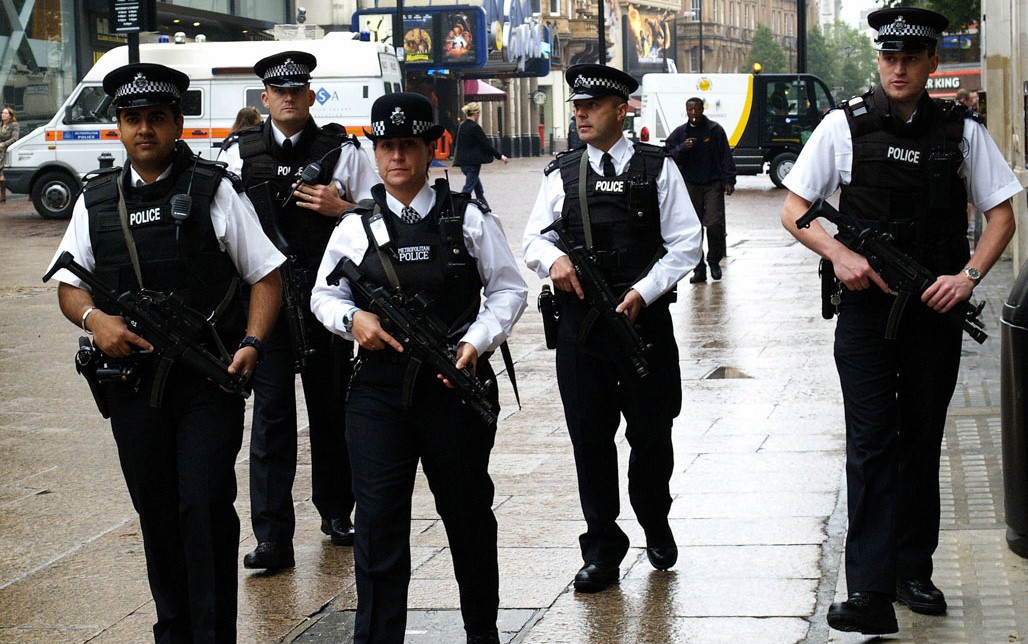 London Metropolitan Police Recruits Greek Speaking Officers