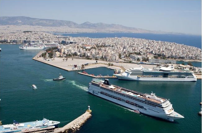 Piraeus port strike cruise boat