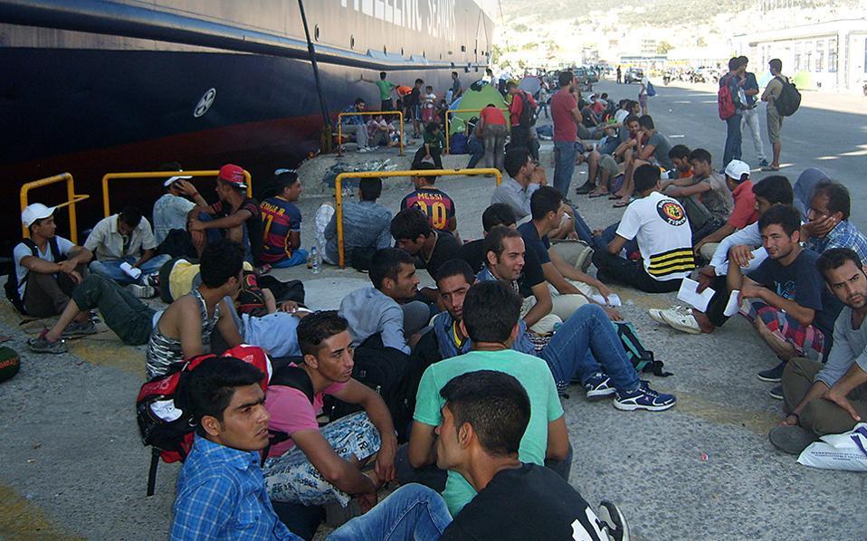 refugees crowd