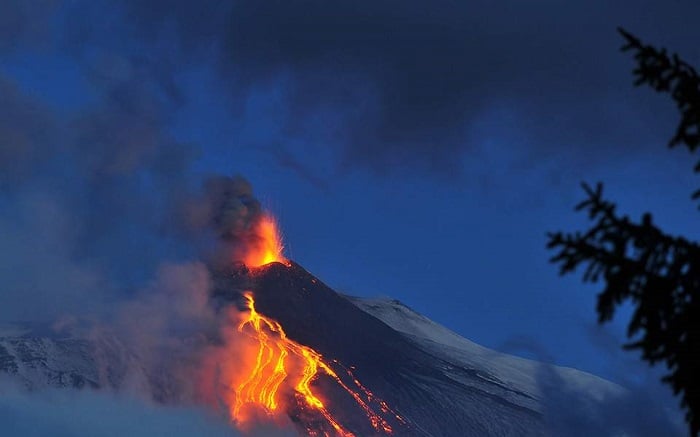 Mount Etna tsunami