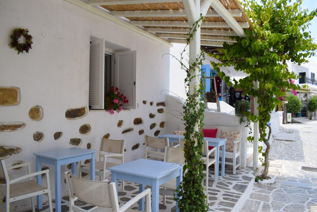 One of the many delightful restaurants along the Chora of Antiparos (photo by Gabi Ancarola) - Ten things to do in Antiparos.