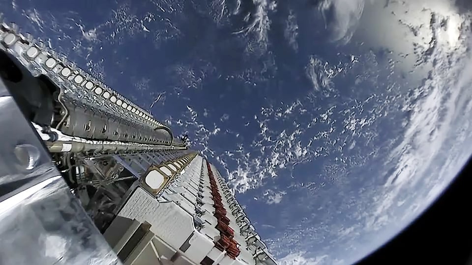 Starlink Satellites Interfering with Astronomers' Photographs - Greek Reporter