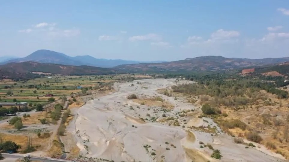 Greece river Pineios dries up