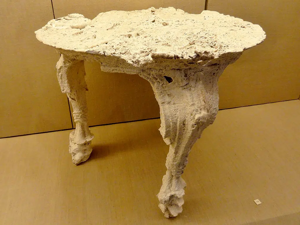 table Akrotiri