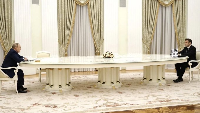 Very long table Putin