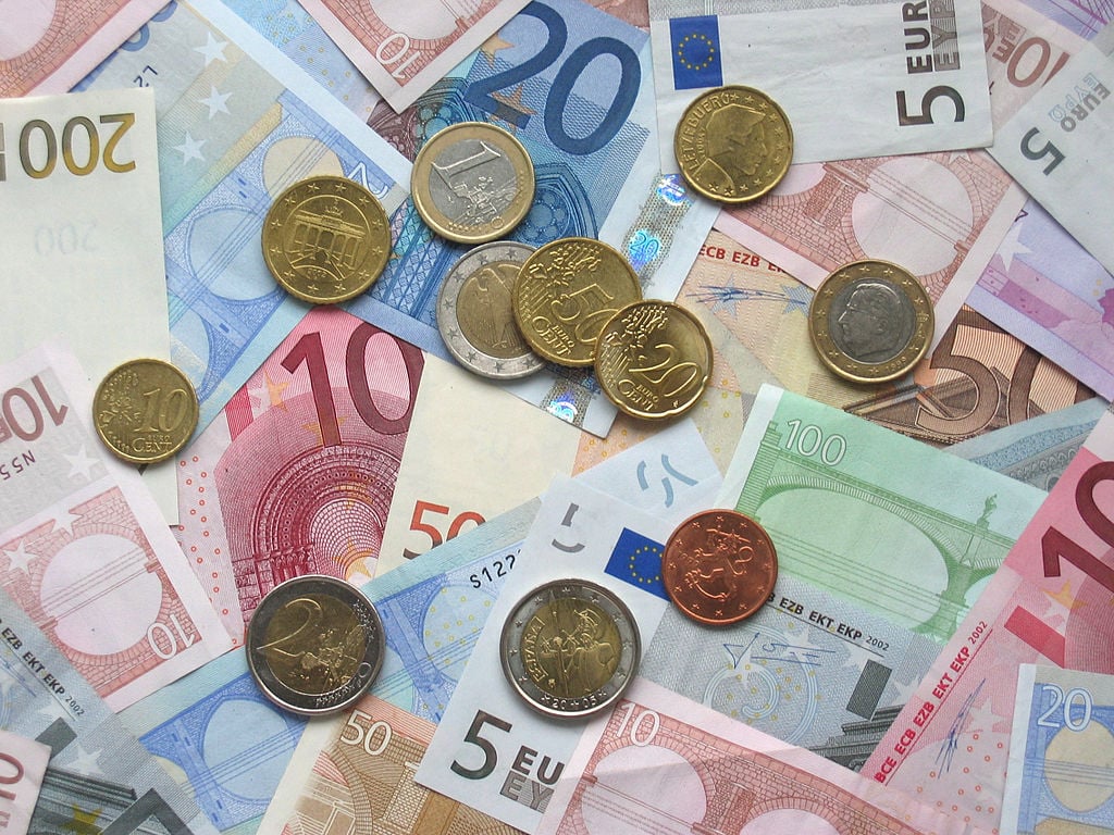 Euro coins, bank notes