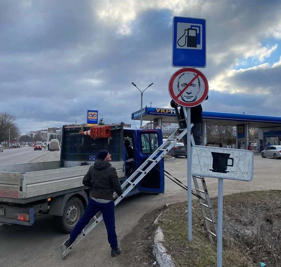 Ukraine road signs