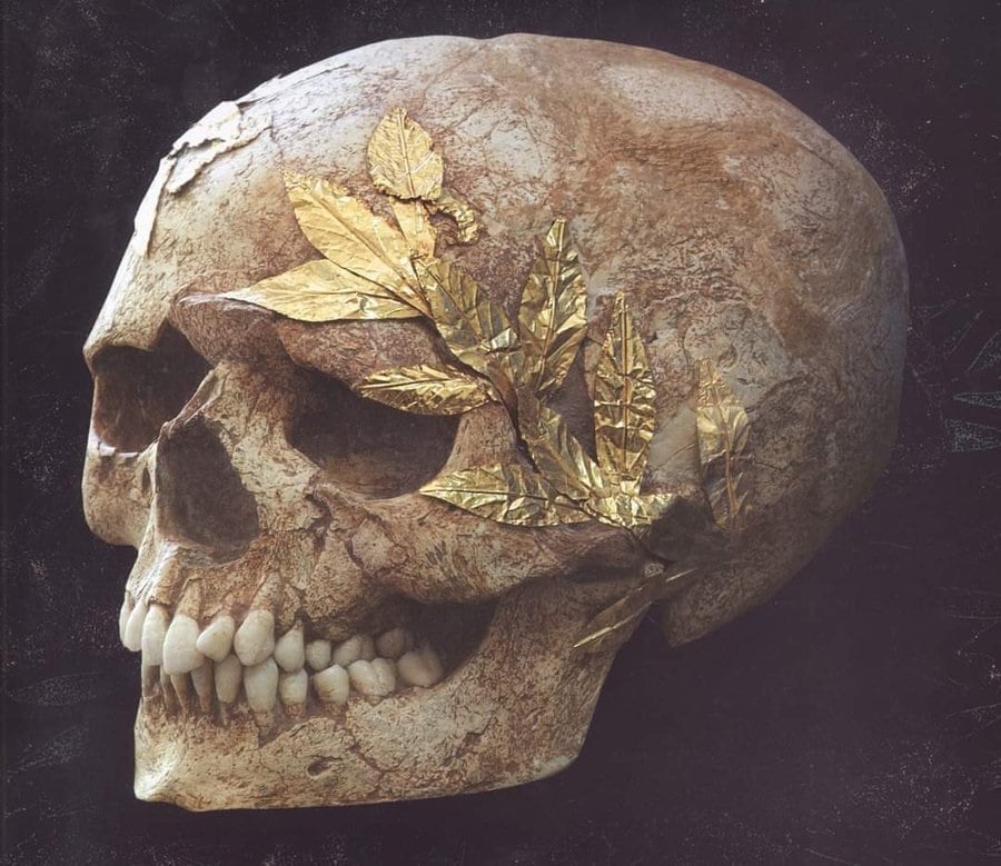 skull gold wreath
