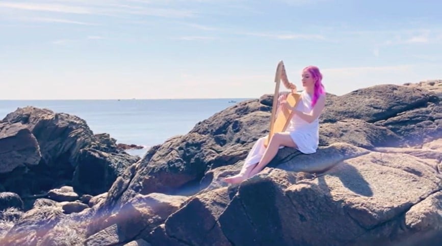 American harpist ancient Greek song