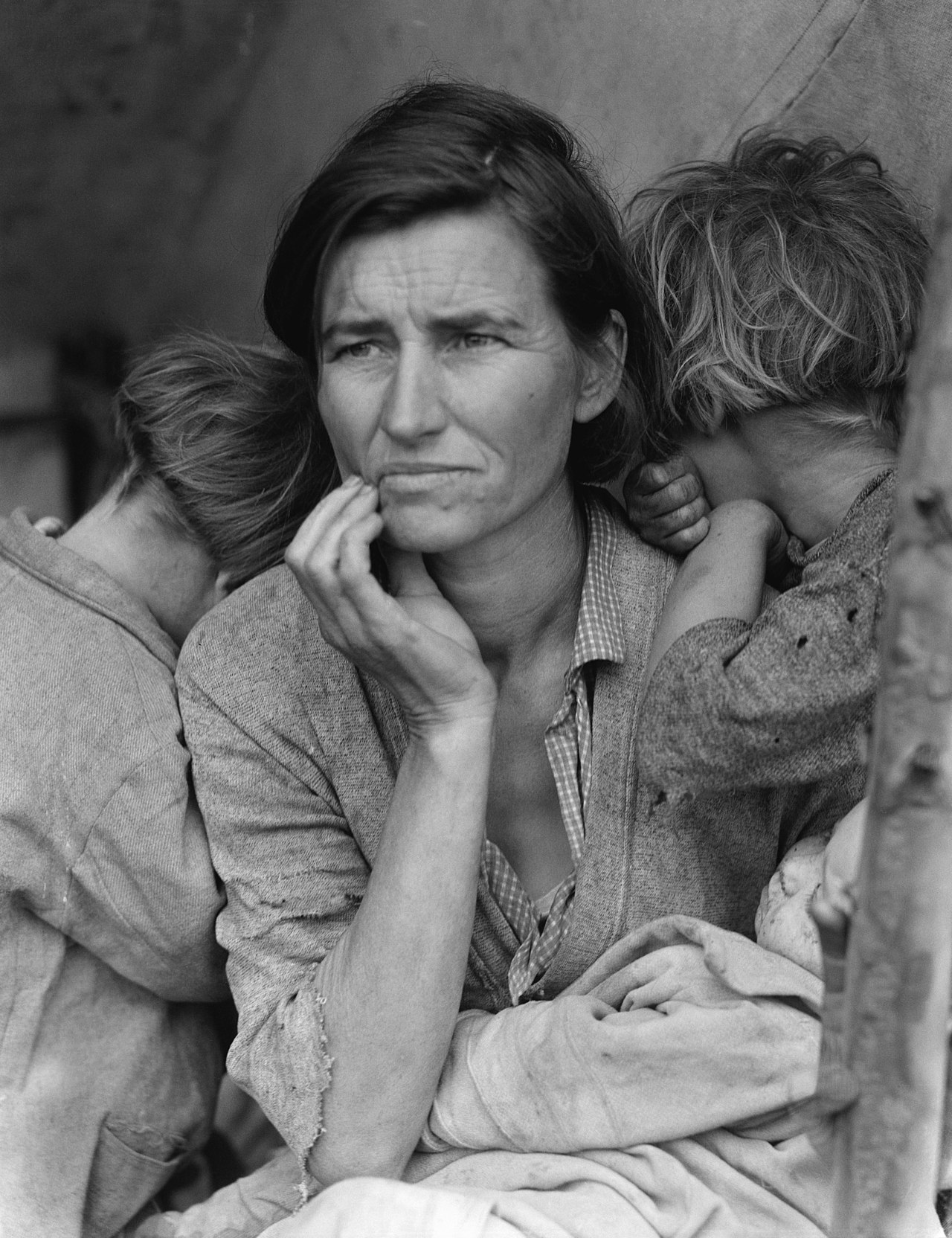 Portrait shows Florence Thompson with several of her children in a photograph known as "Migrant Mother". The Library of Congress caption reads: "Destitute pea pickers in California. Mother of seven children. Age thirty-two. Nipomo, California." 