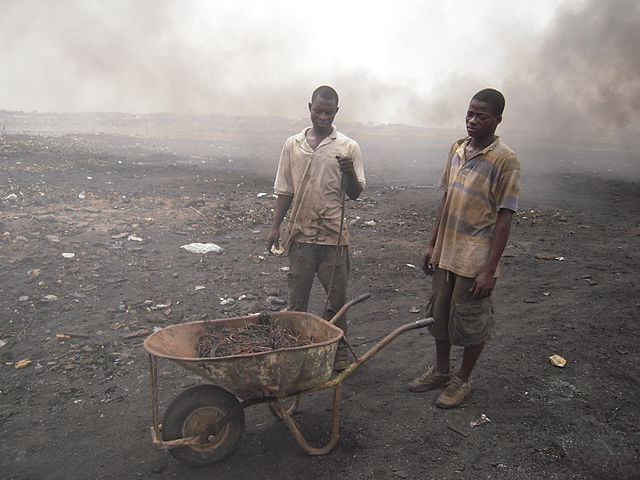 Workers e-waste
