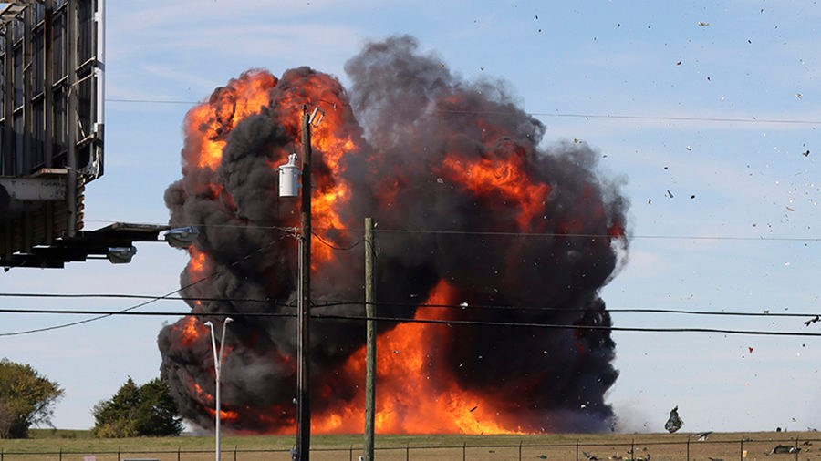 military plane crashes Dallas Air Show