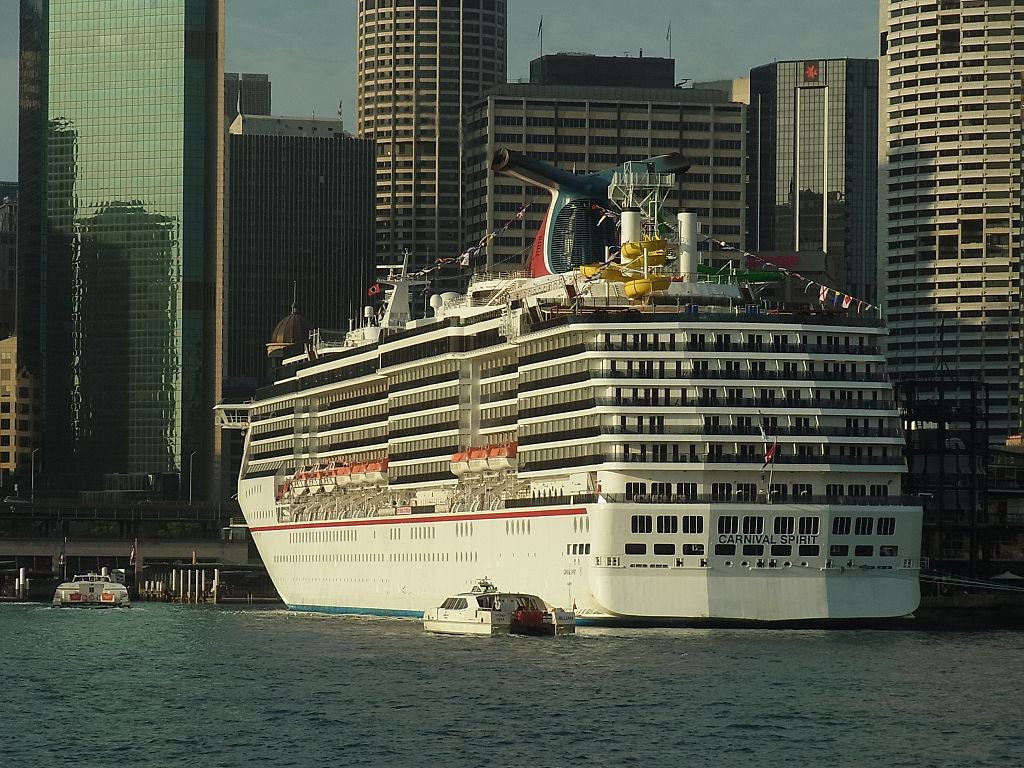 Cruise ship with 800 Covid Cases docks in Sydney