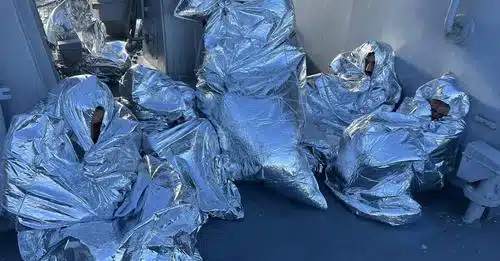 Greece migrants covered with thermal blankets
