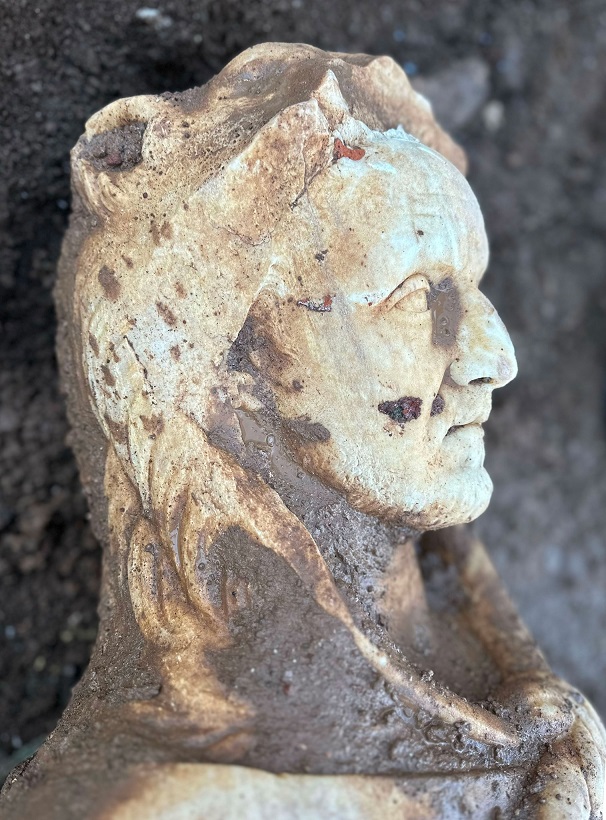 У Римі виявили статую людини у головному уборі лева Геркулеса