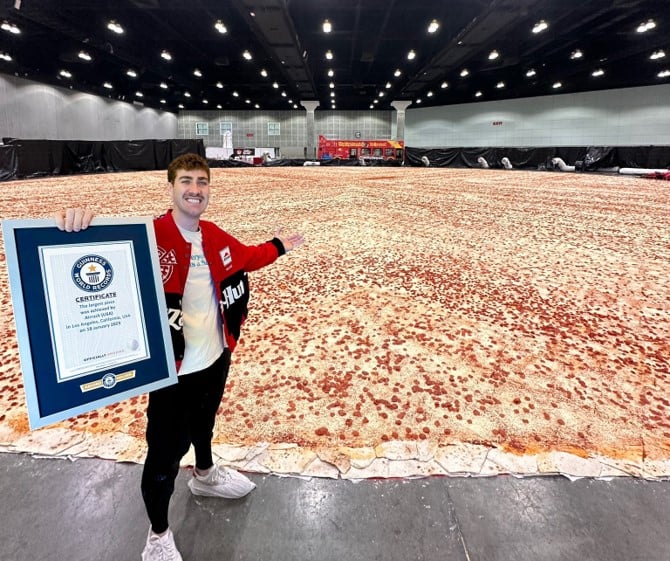 The World's largest Pizza has been unveiled in LA, the Guinness Book of World Records has revealed