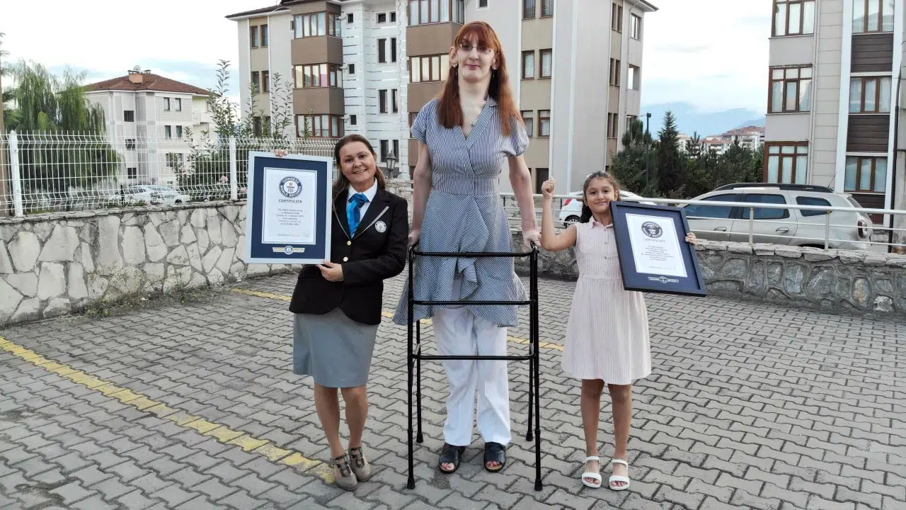 Rumeysa Gelgi tallest woman in the world , Guinness records