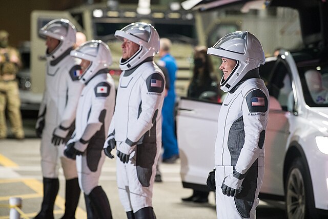 A study suggests that the human crew to Mars should be all-female