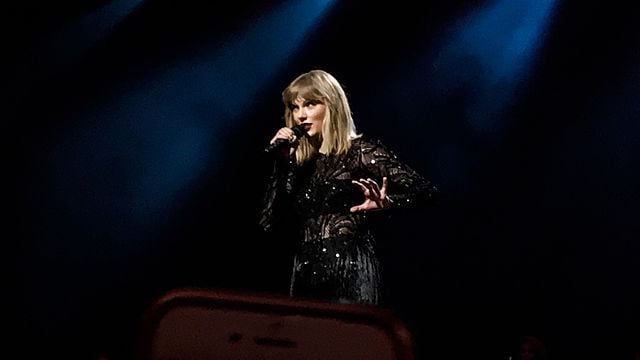 Taylor Swift captivates the audience as her piano mysteriously plays by itself during a concert