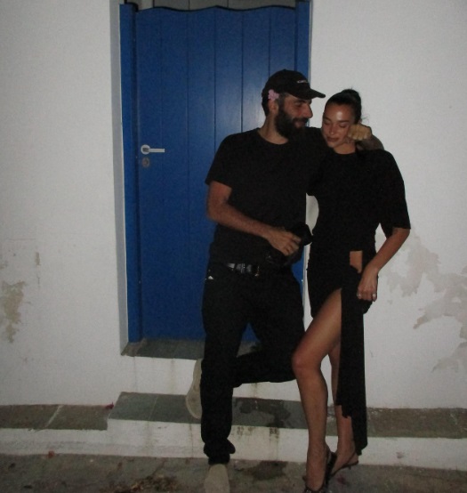 Romain Gavras and Dua Lipa enjoy their holidays on the beautiful Sifnos island