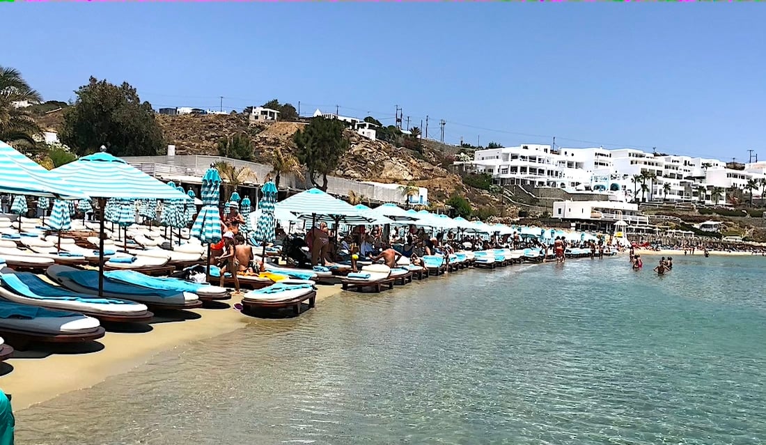 Sunbed war Greece
