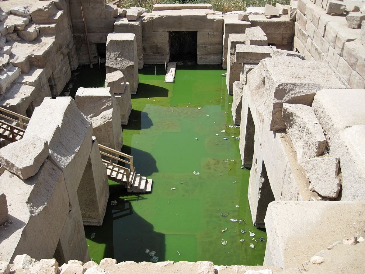 Osireion Egypt, Strabo's Well