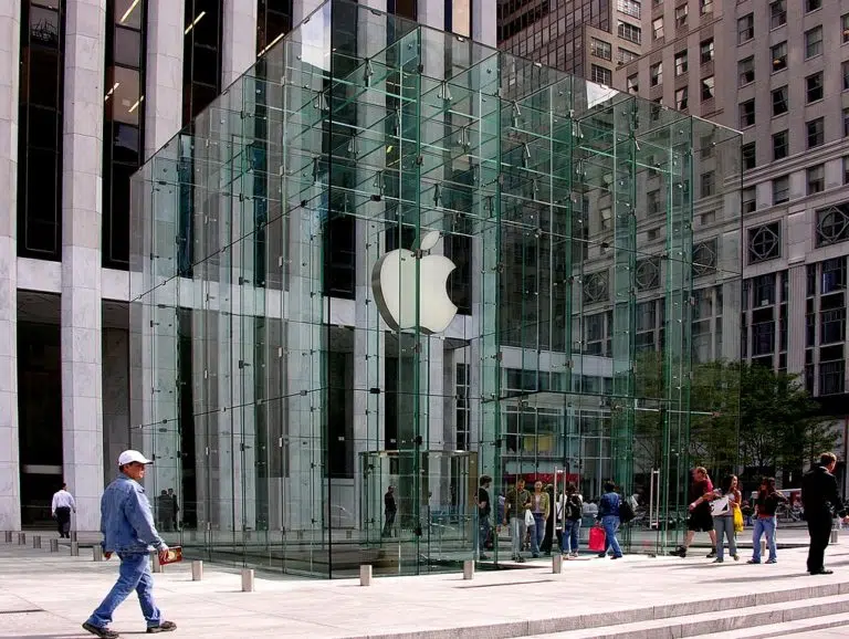 US Government Sues Apple for Manipulating Market