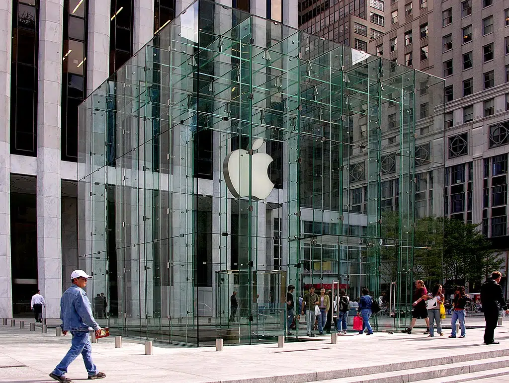 Apple store lawsuit