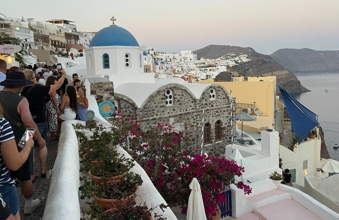 Greek Tourism in the Shadow of the US-Israel Iran Conflict