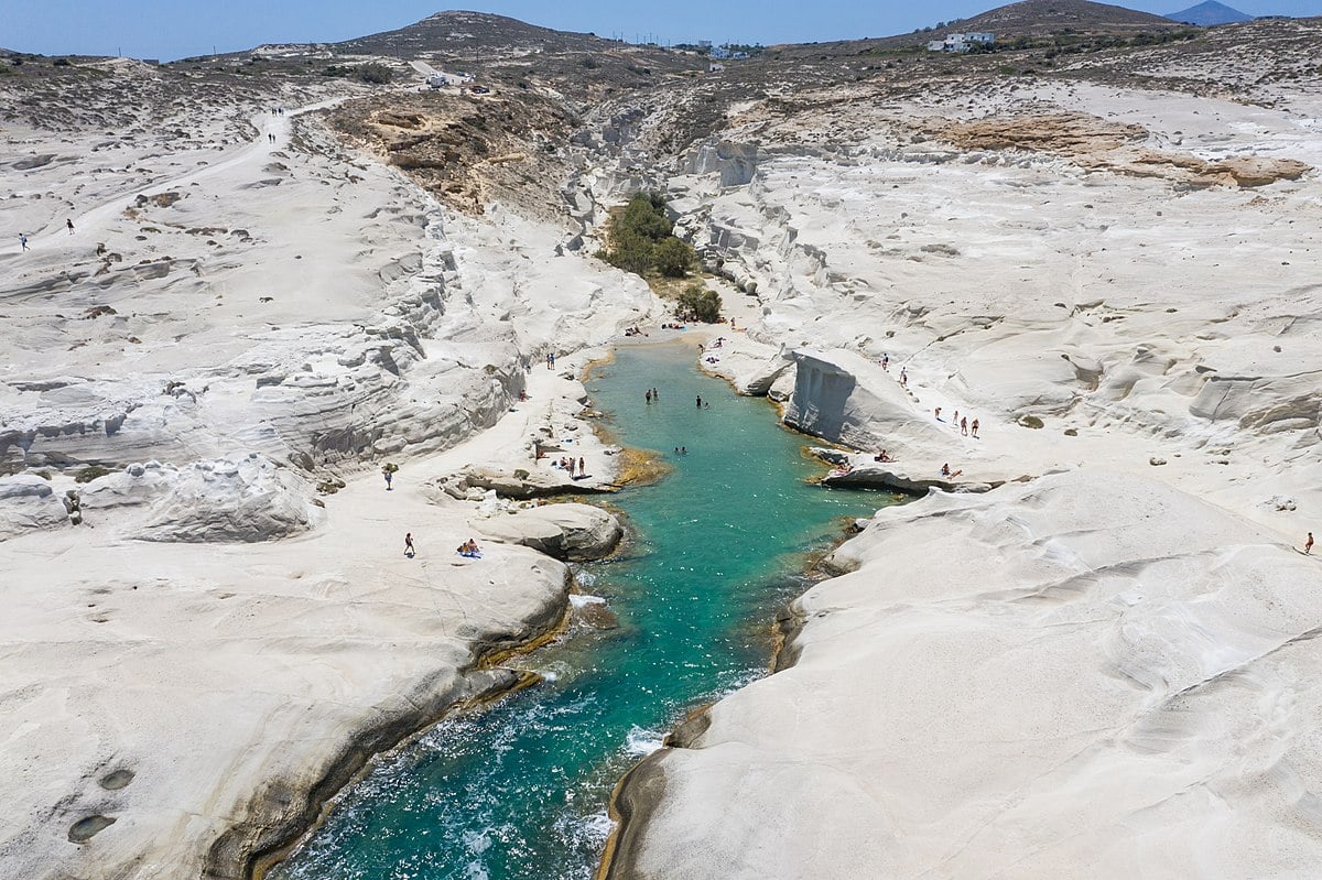Milos formation hotel