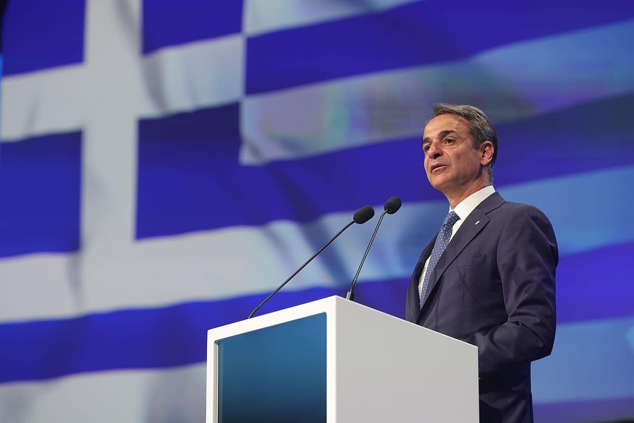 Mitsotakis of Greece to unveil large relief package for middle class in the country