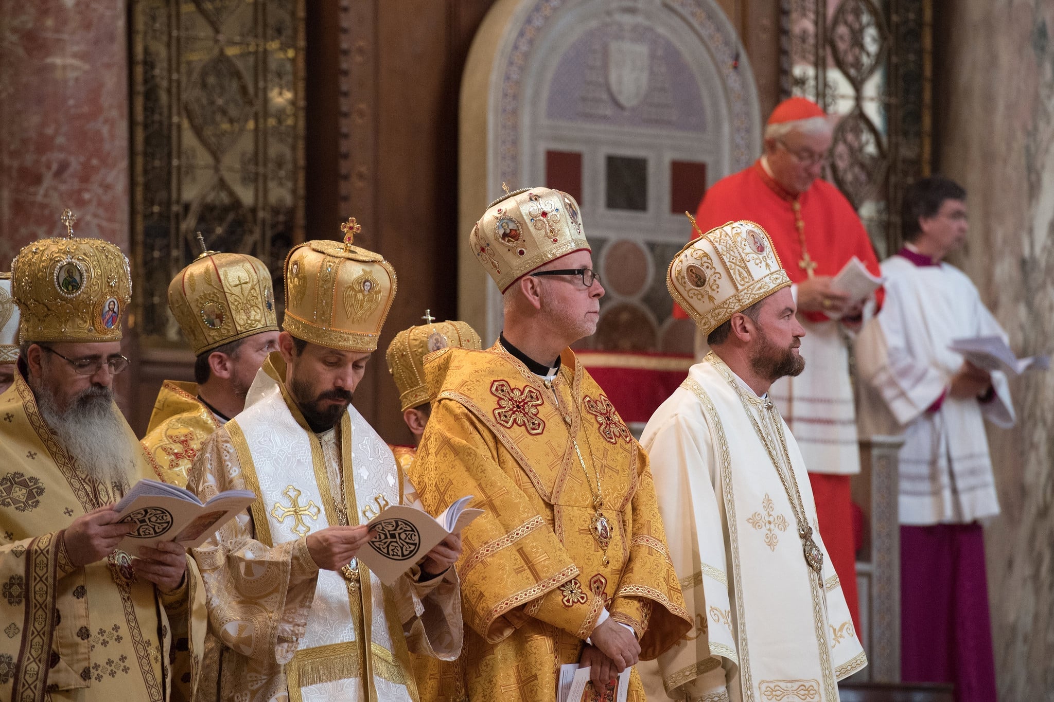 Why Catholic and Orthodox Christians Cross Themselves Differently
