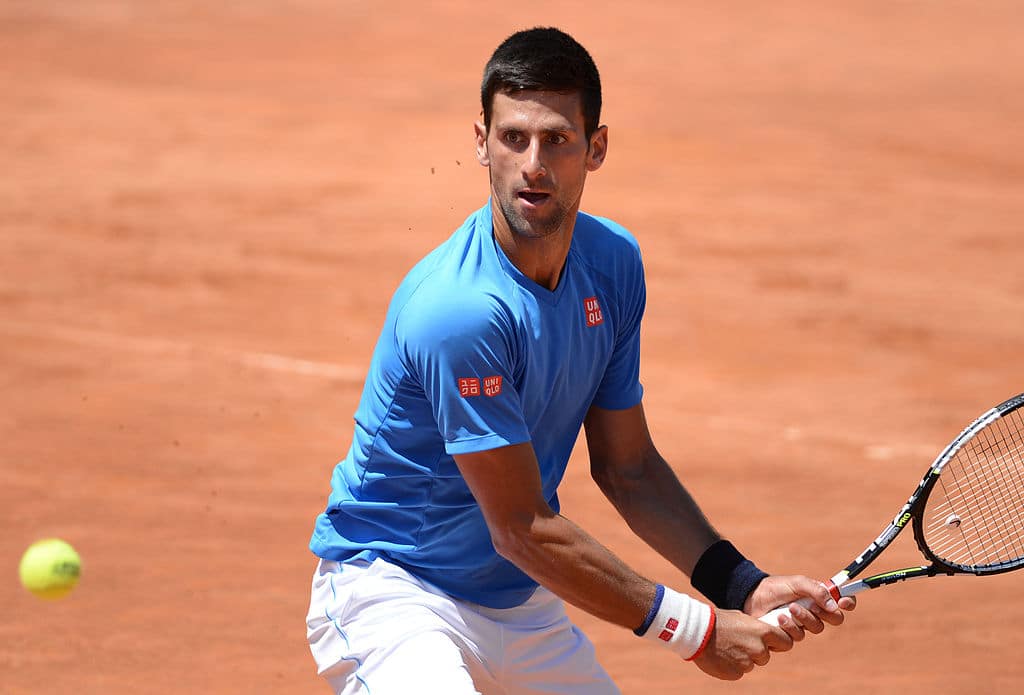 Novak Djokovic playing tenis