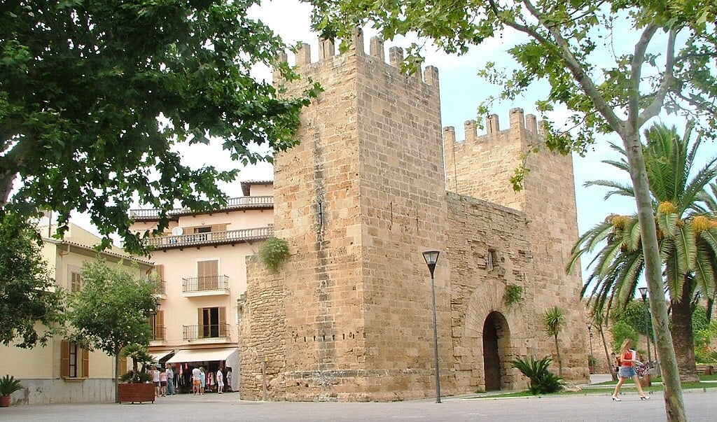 Monumental Roman Bath Complex Unearthed at La Alcudia, Spain