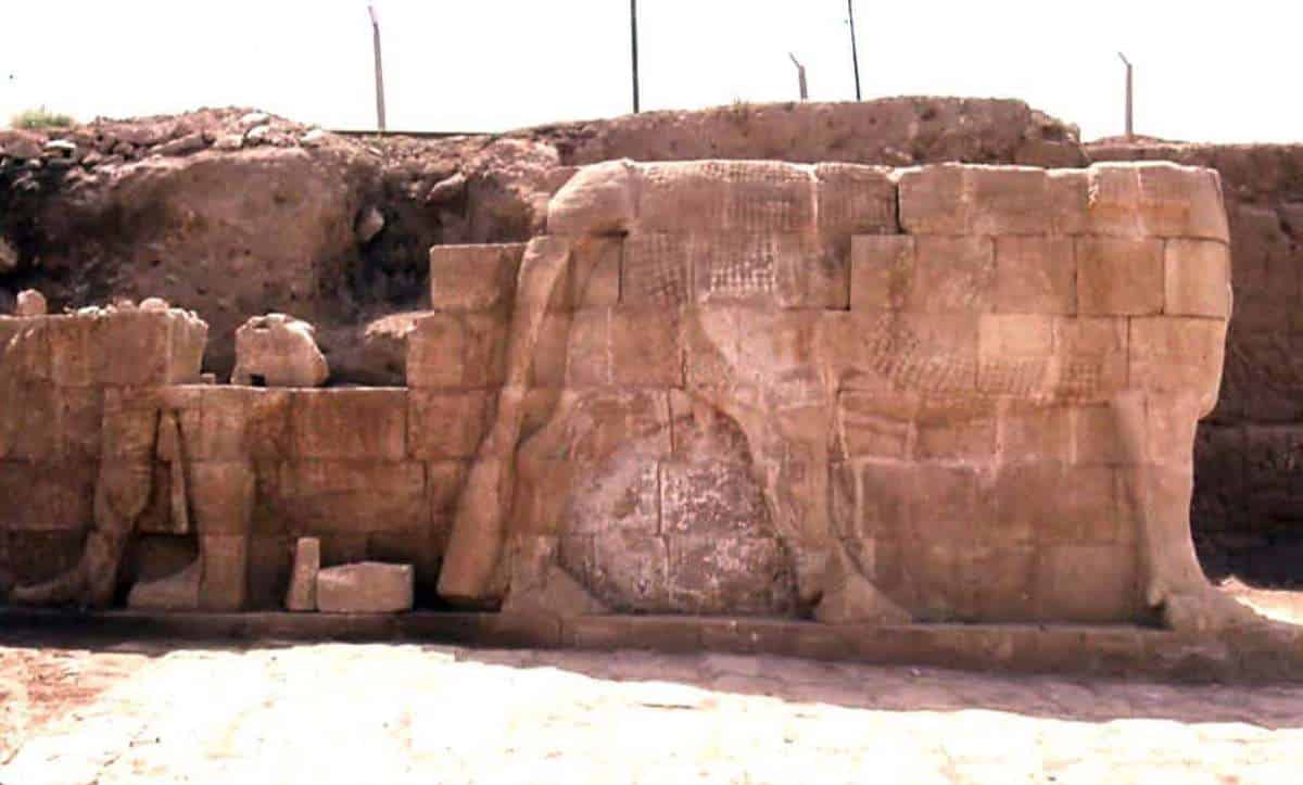 Archaeologists uncovered lamassu statues and bas-reliefs astatine  Tell Nabi Yunus successful  past  Nineveh