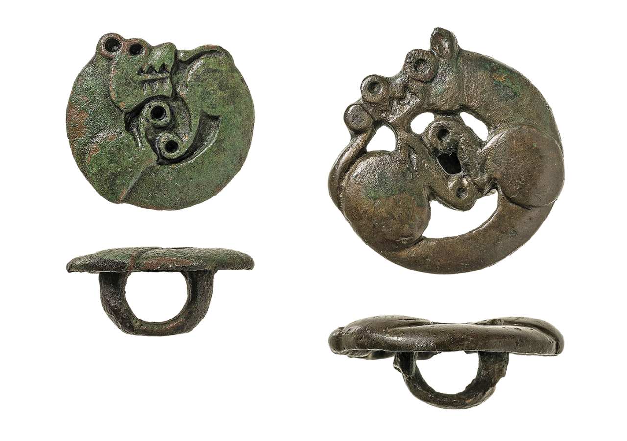 Bronze artefacts incorporating felines