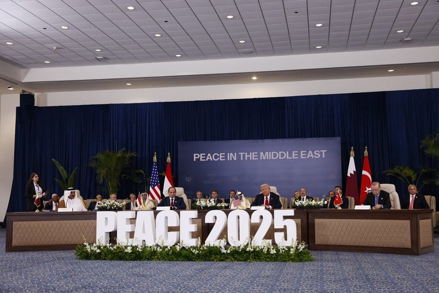 (L-R) Emir of Qatar Sheikh Tamim bin Hamad al-Thani, Egyptian President Abdel Fattah al-Sisi, US President Donald Trump, Turkish President Recep Tayyip Erdogan attend during the signature ceremony at the Gaza Peace Summit
