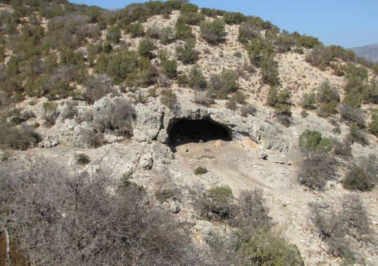 New Excavations Reveal 150,000-Year-Old Tools and Jewelry in Morocco Cave