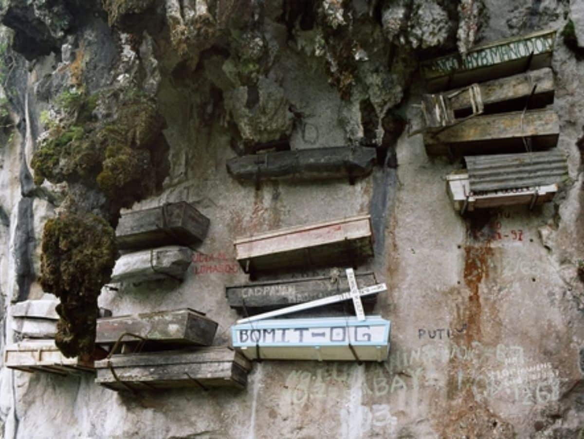 DNA Traces China’s Ancient Hanging-Coffin Tradition to a Modern Ethnic Group