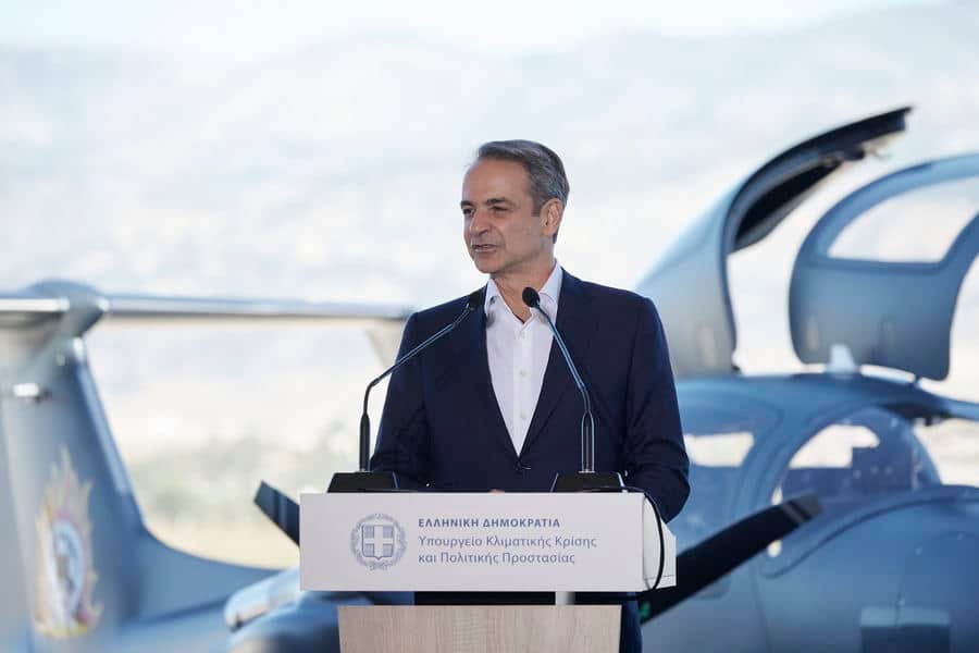 Kyriakos Mitsotakis took delivery of three Diamond DA62 MPP aircraft for the Fire Service.
