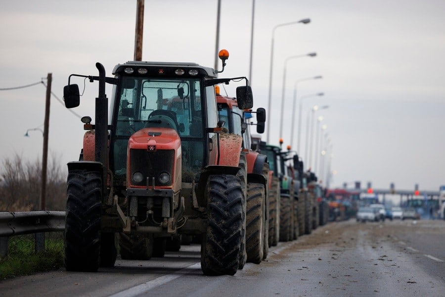 Greek Farmers Escalate Protests, Bypass Police to Block Bulgaria Border