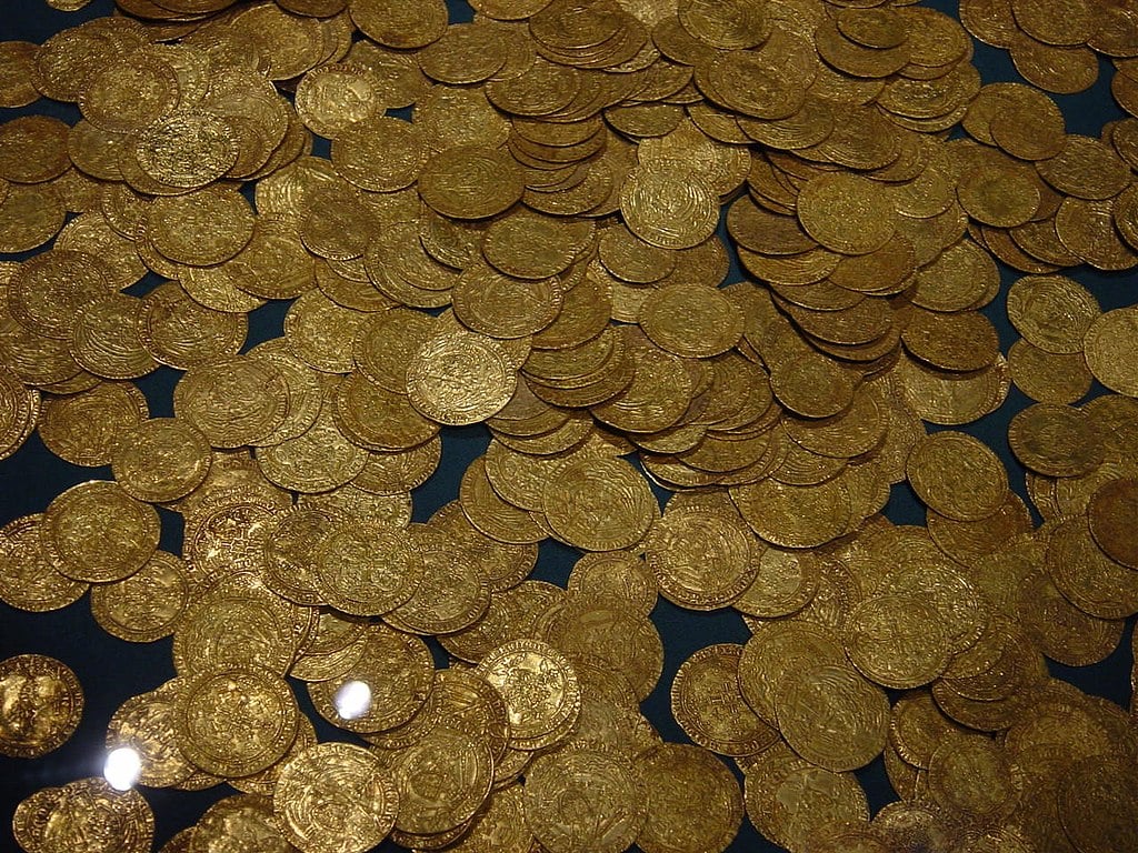 Fake Utility Workers in Greece Rob Elderly Women of Gold Coins