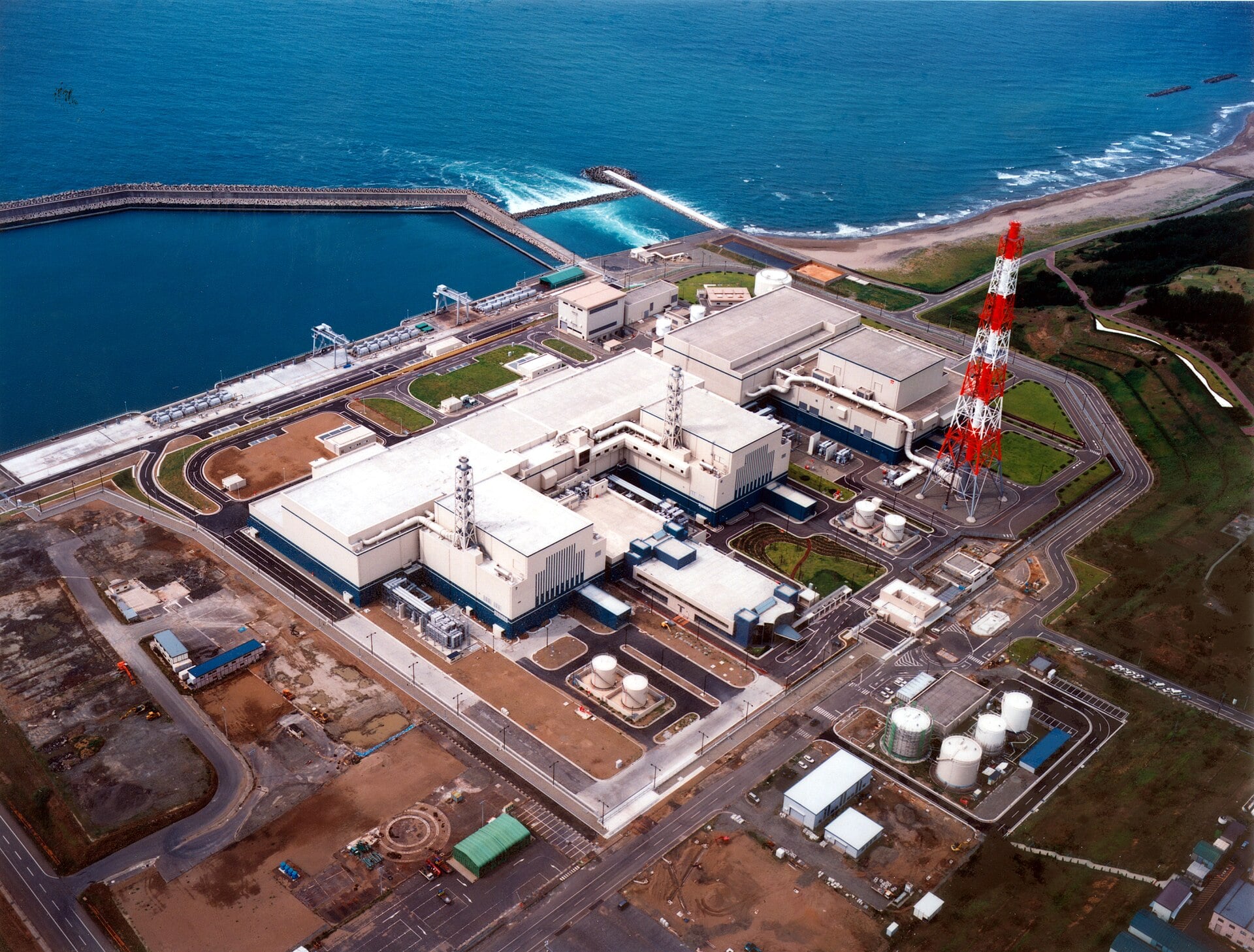 Japan Restarts World’s Largest Nuclear Plant, First Since Fukushima Disaster
