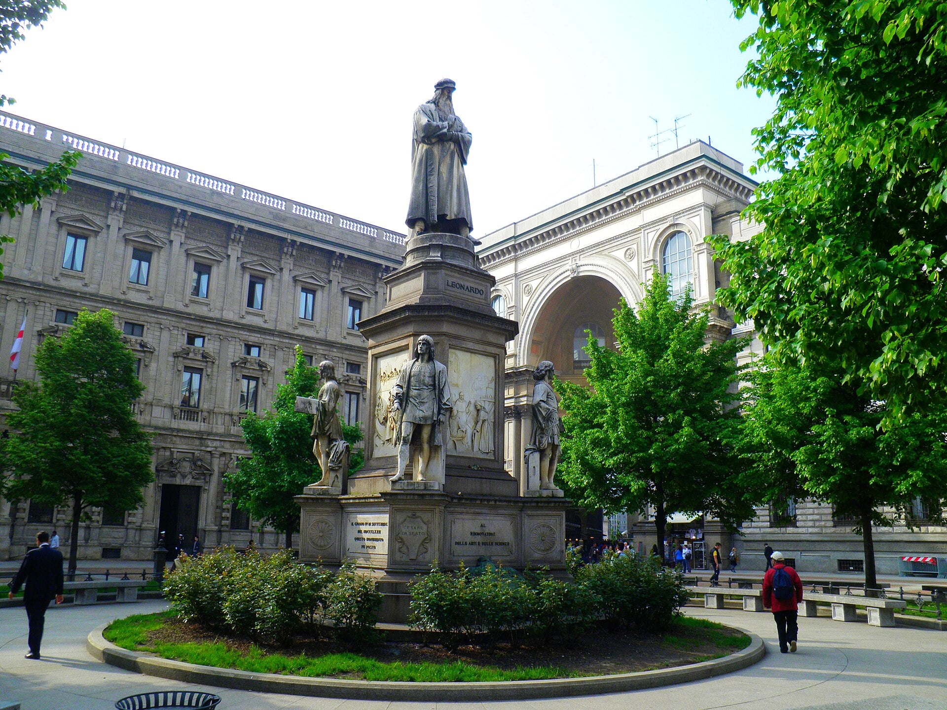 Monument to Leonardo da Vinci in Milan