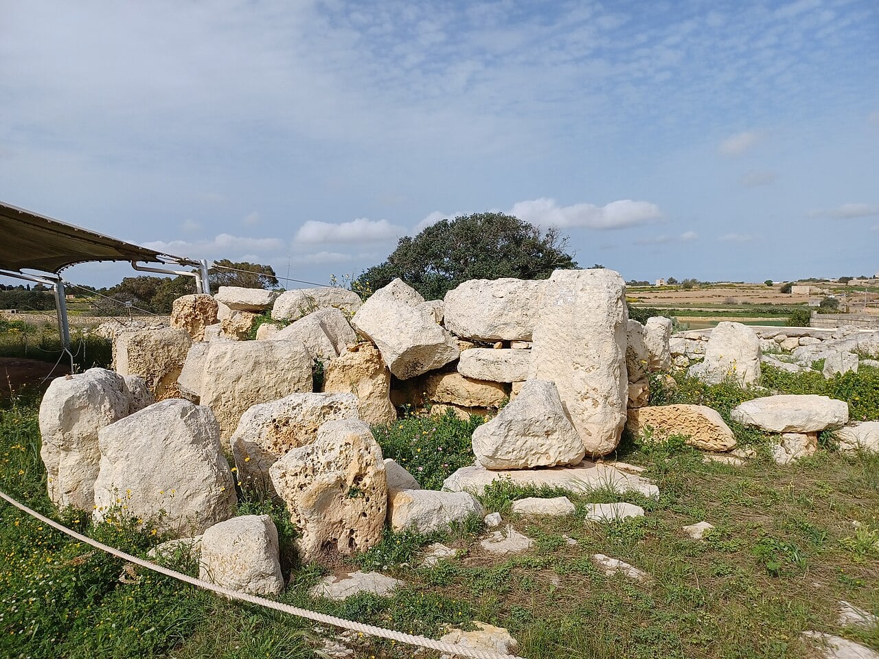 Megalithic Tomb in Oman Reveals Complex Neolithic Burial Traditions