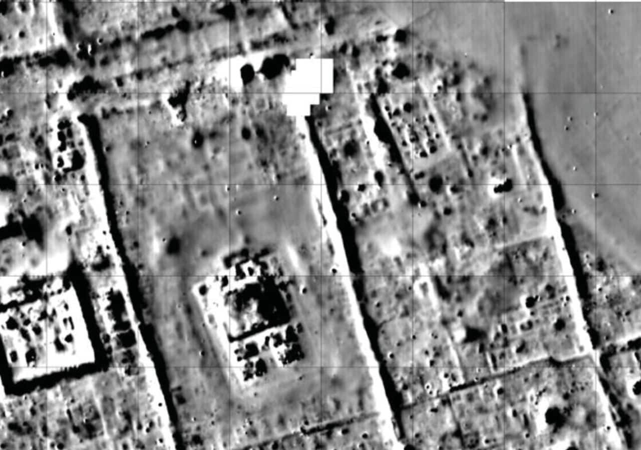 Image of a city district with residential buildings and temple complexes, obtained using a cesium magnetometer